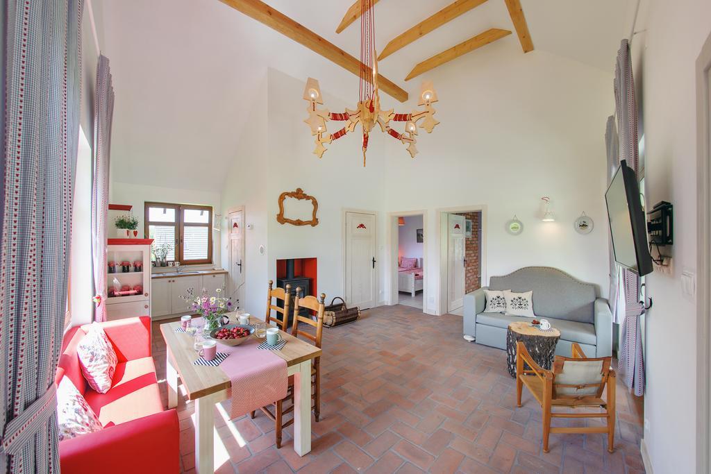 Malinowe Wzgorze Domki 60 M2 Z Balia Na Wylacznosc Krzeszna Chambre photo